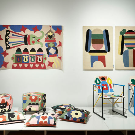 Blick in die Ausstellung «Gib Stoff! Textile Bilder im Raum» im Gewerbemuseum Winterthur