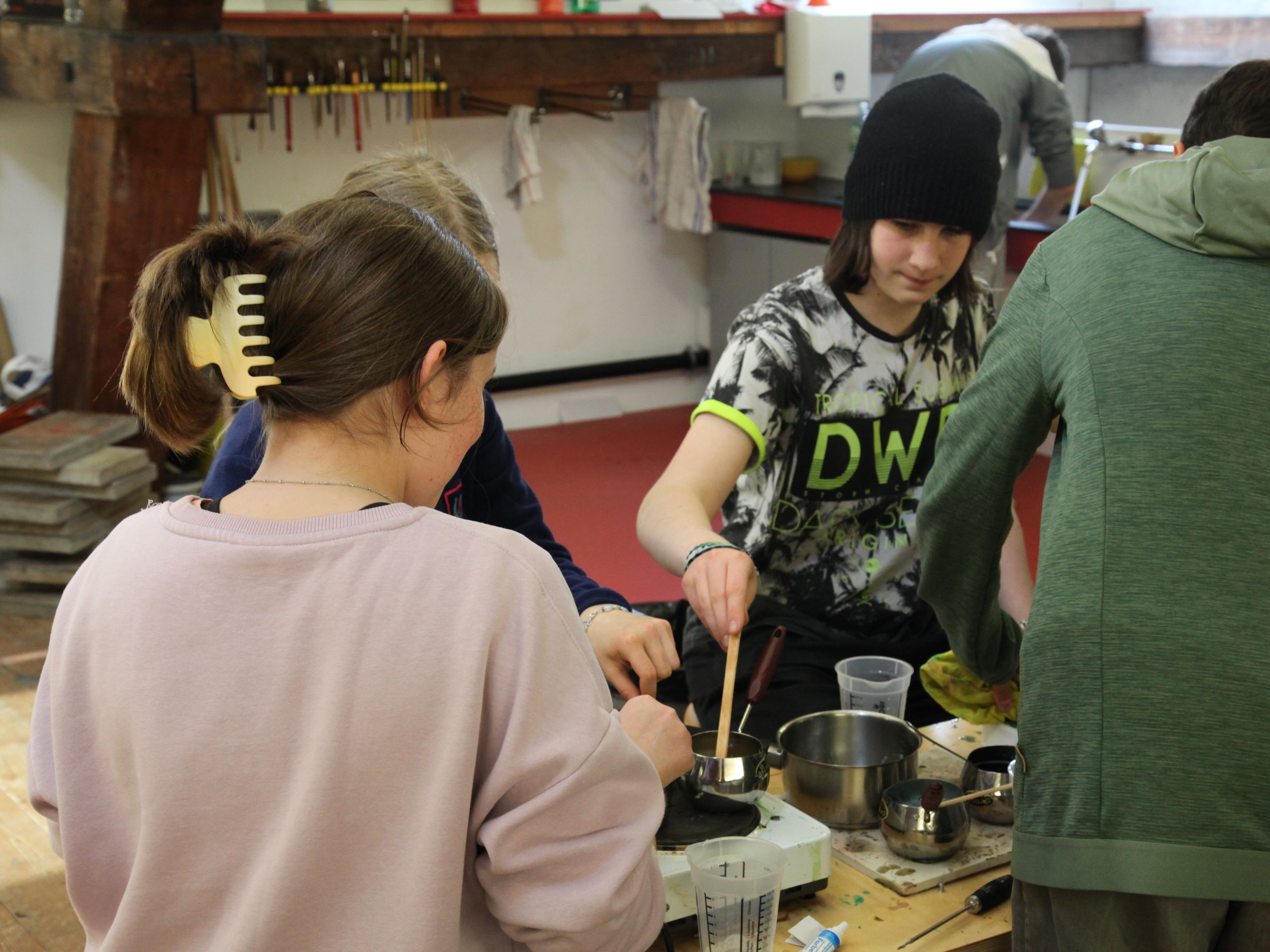 Walk-in-Atelier in den Frühlingsferien 2025: Biokunststoff giessen