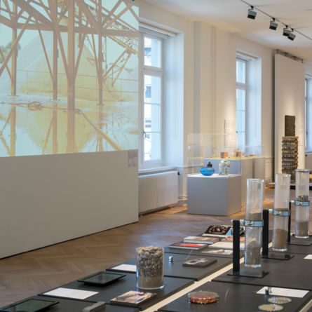 Blick in die Ausstellung «Before and After Sand» im Gewerbemuseum Winterthur.