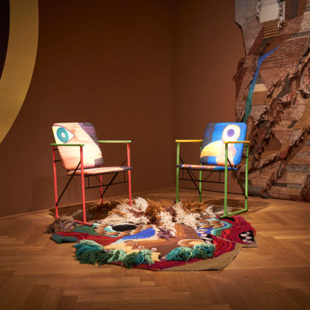 Blick in die Ausstellung «Gib Stoff! Textile Bilder im Raum» im Gewerbemuseum Winterthur