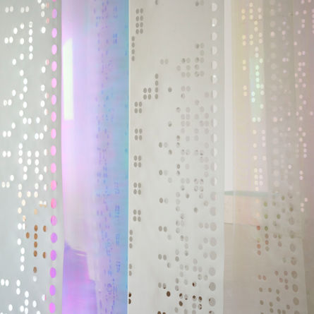 Blick in die Ausstellung «Gib Stoff! Textile Bilder im Raum» im Gewerbemuseum Winterthur