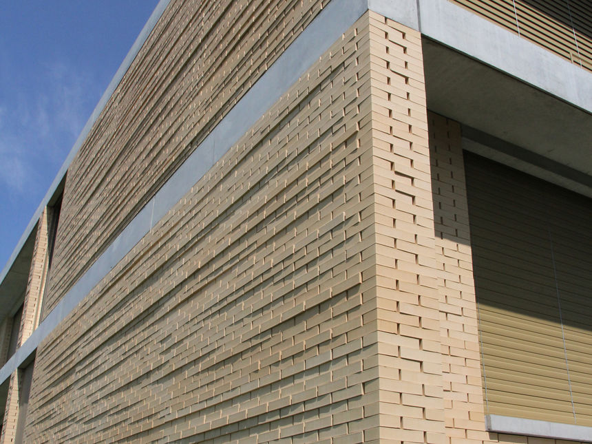 Logo Built by robots