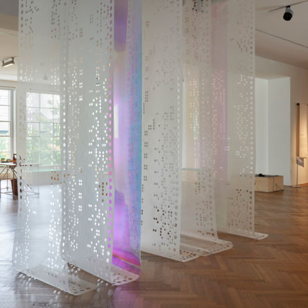 Blick in die Ausstellung «Gib Stoff! Textile Bilder im Raum» im Gewerbemuseum Winterthur