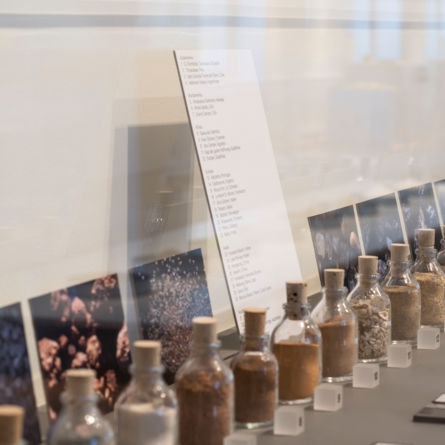 Blick in die Ausstellung «Before and After Sand» im Gewerbemuseum Winterthur.