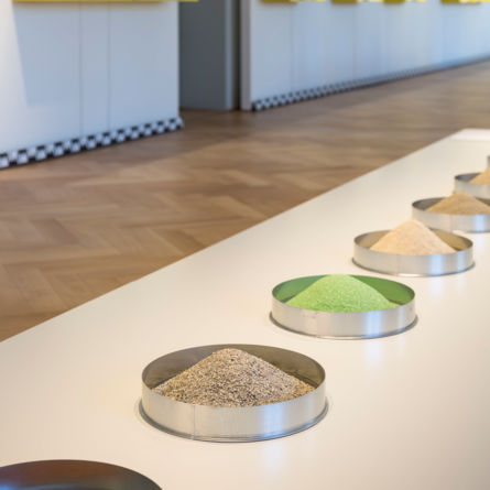 Blick in die Ausstellung «Before and After Sand» im Gewerbemuseum Winterthur.