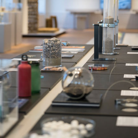 Blick in die Ausstellung «Before and After Sand» im Gewerbemuseum Winterthur.