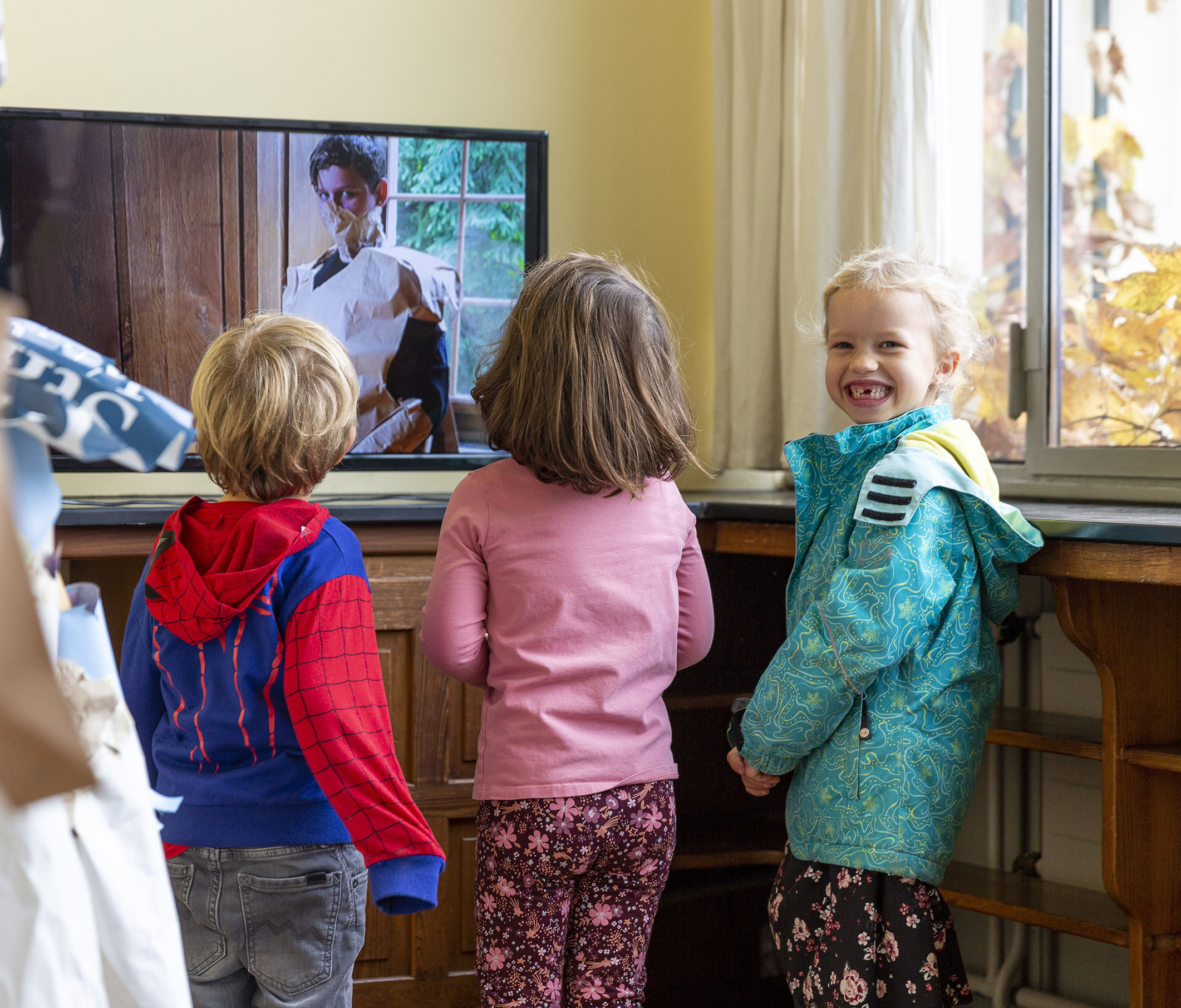 Performativer Rundgang: Dingsda – wie erkläre ich einem Erwachsenen Schattenmonster?