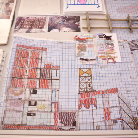 Blick in die Ausstellung «Gib Stoff! Textile Bilder im Raum» im Gewerbemuseum Winterthur