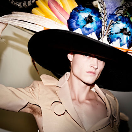 Öffentliche Führung: Federn – wärmen, verführen, fliegen