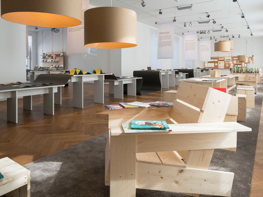 Logo Picture books: illustrated & staged