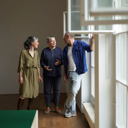 Blick in die Ausstellung «Gib Stoff! Textile Bilder im Raum» im Gewerbemuseum Winterthur